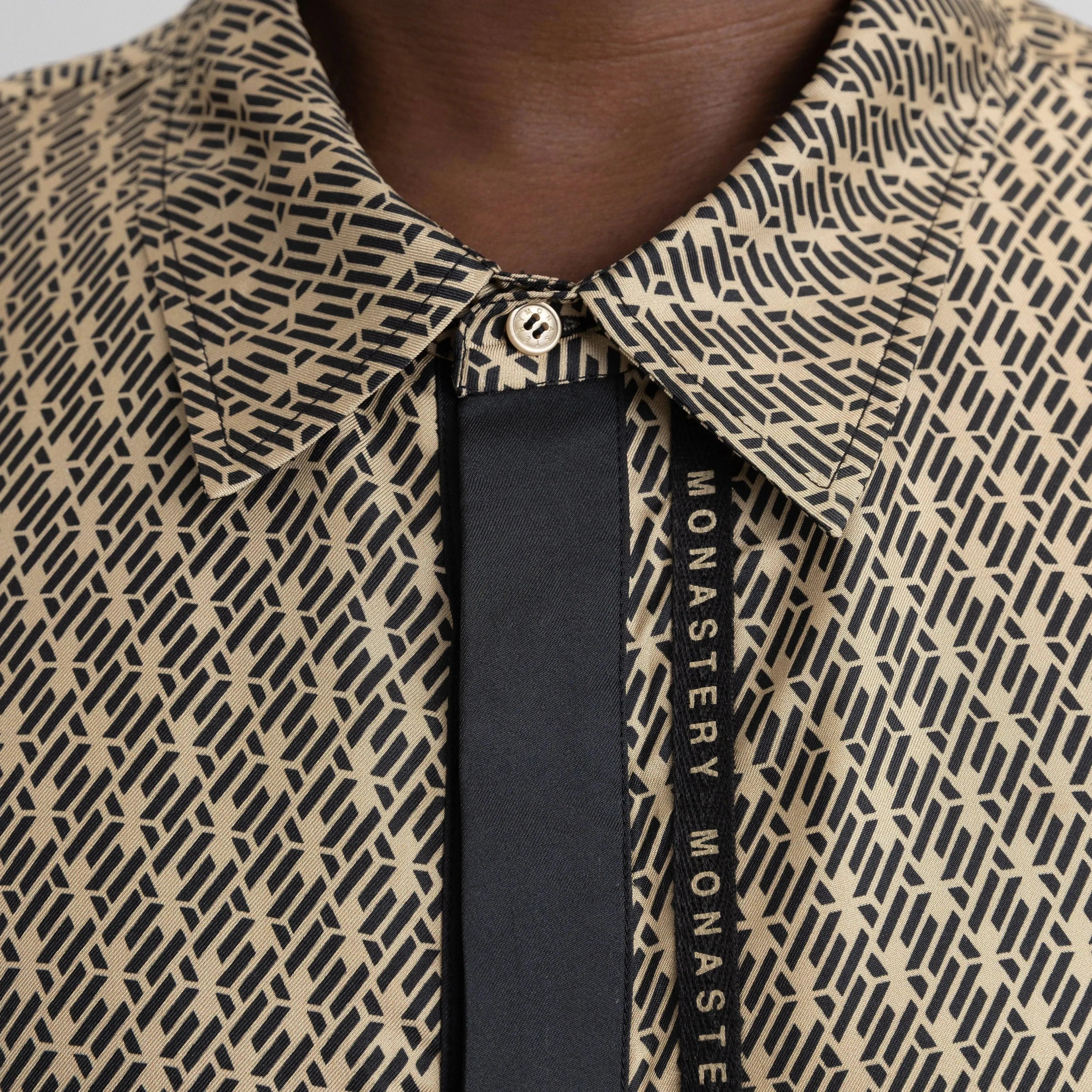 SILK SET MEN OVERSIZE SOLEIL BLACK SAFARI - Monastery