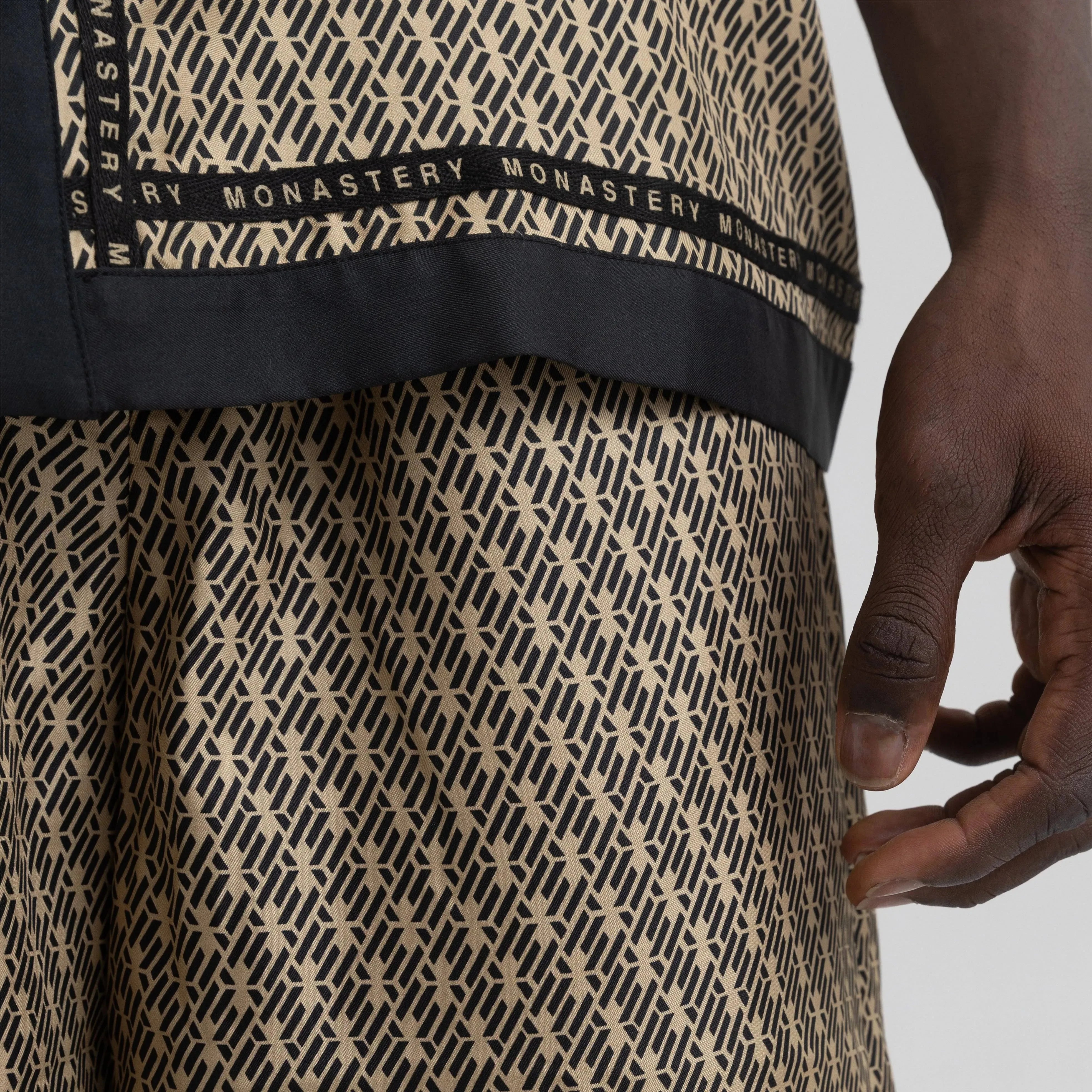 SILK SET MEN OVERSIZE SOLEIL BLACK SAFARI - Monastery