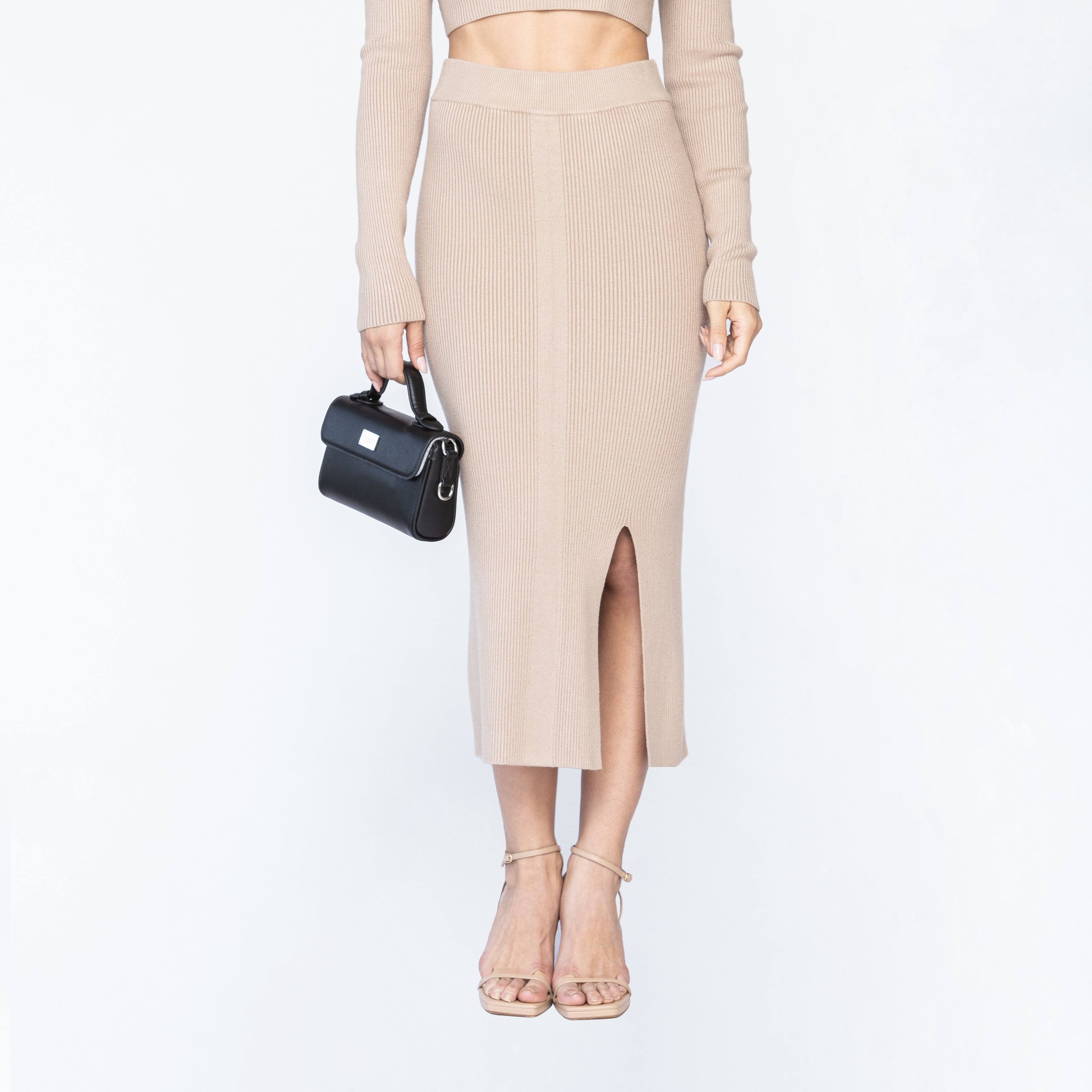 CONJUNTO SOSIE BEIGE OSCURO 4 - MONASTERY